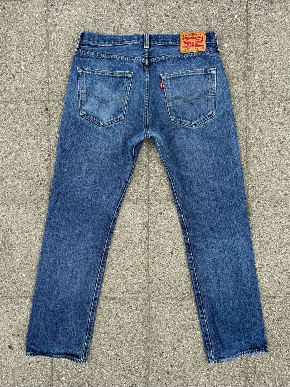 Levi's 501 Original Fit Straight Leg Jeans - Medium Wash • Sz 32x30